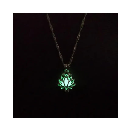 Collar Cadena Colgante Flor De Loto Fluorescente Verde Plateado