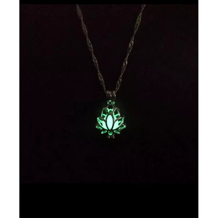 Collar Cadena Colgante Flor De Loto Fluorescente Verde Plateado