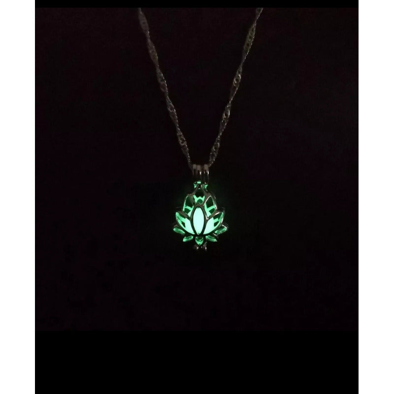 Collar Cadena Colgante Flor De Loto Fluorescente Verde